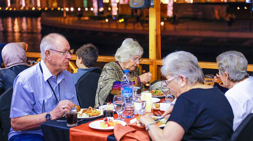 dhow cruise dinner dubai