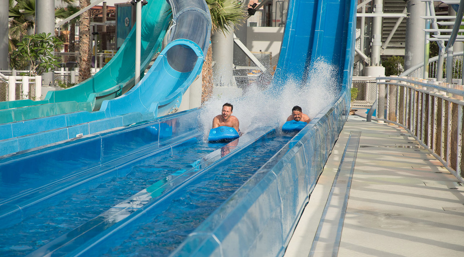 Стоить аквапарк. Аквапарк Laguna Waterpark. Аквапарк Лагуна Дубай. Лагуна Ватер парк Дубай. Laguna аквапарк в Дубае.